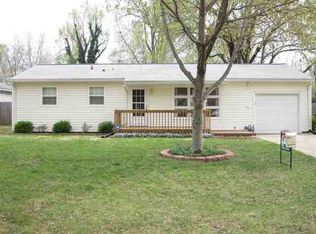 5631 SW Avalon Ln, Topeka, KS 66604