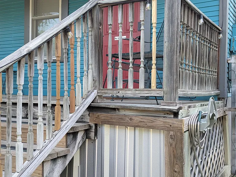 1509 Newton St — Photo 3
