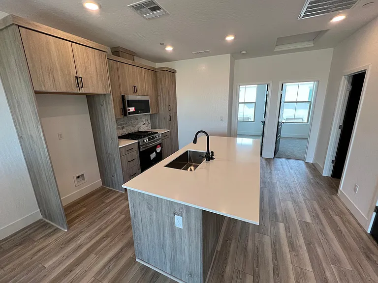 514 W Mahogany Ln — Photo 3