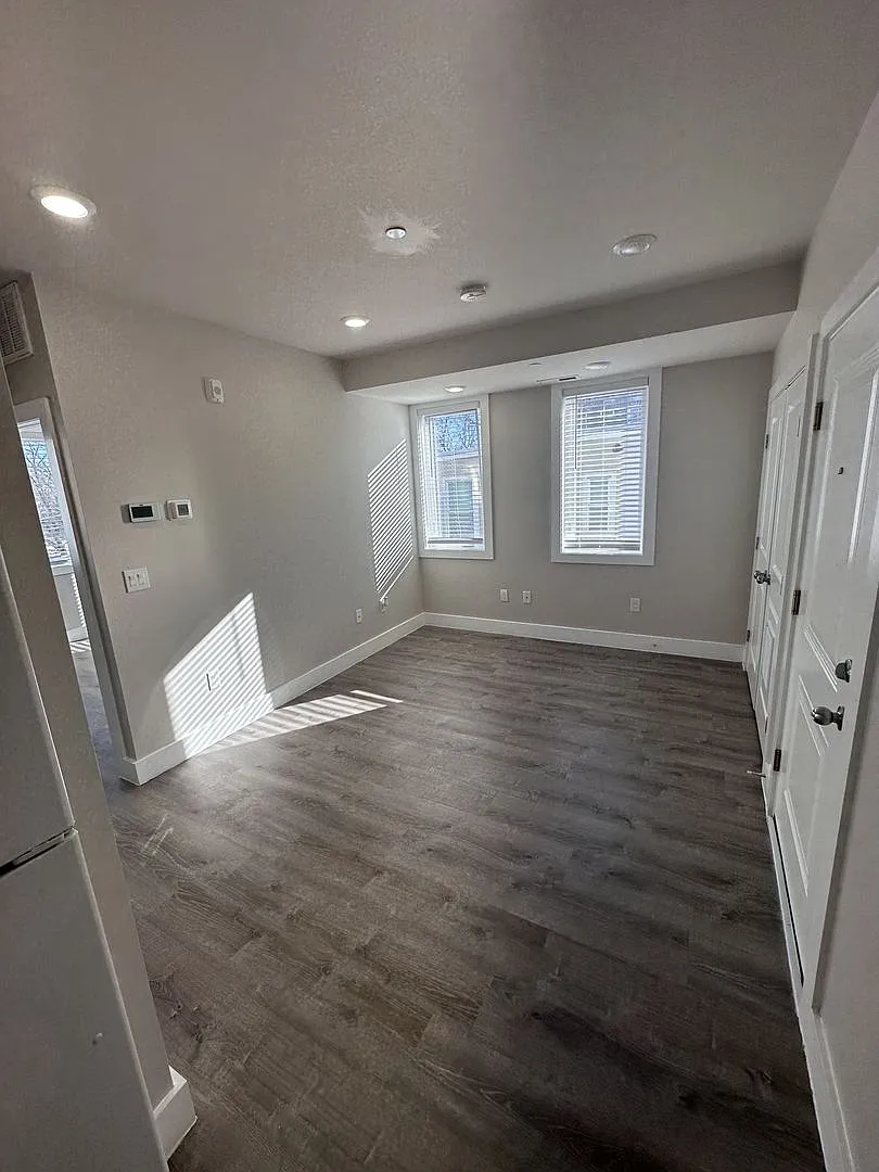 721 16th Street NE — Photo 3