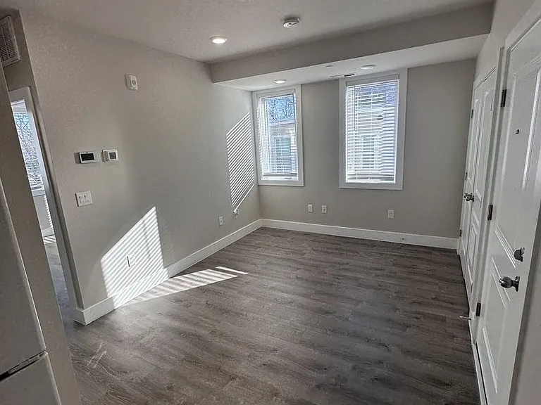 721 16th St NE — Photo 3