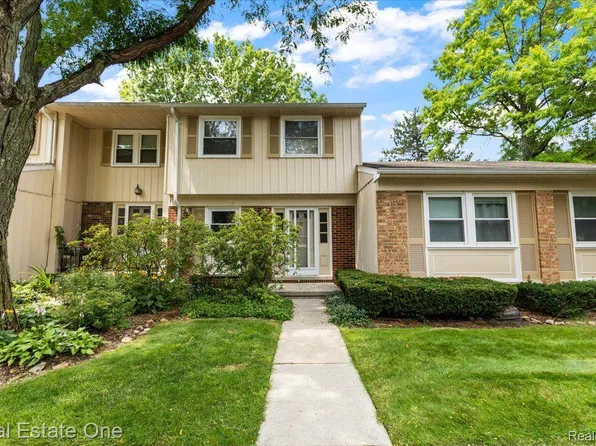 1649 Brentwood Dr #140, Troy, MI 48098