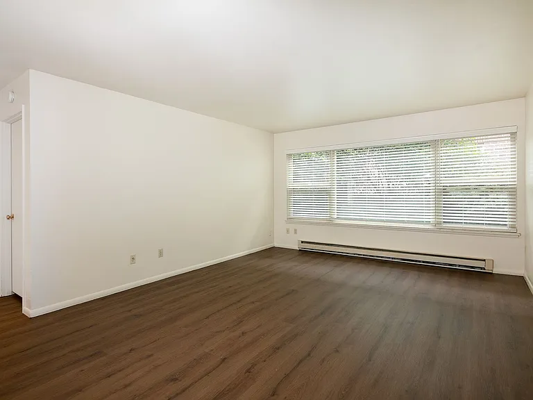 Avante Apartments - Charming, Centrally Located Building with Off Street Parking! — Photo 9