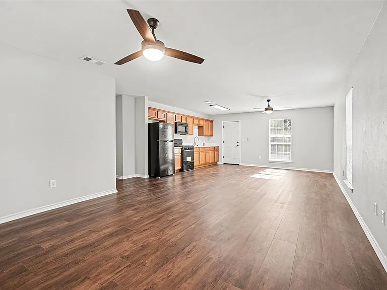 326 S Bell Dr — Photo 7