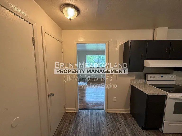 3813 Woodlake Dr NE — Photo 6