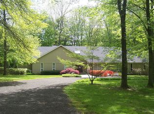 61 Country Club Dr, Woodbridge, CT 06525