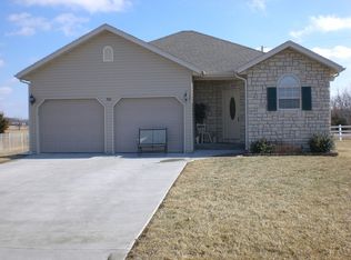 700 N Ivy Ln, Strafford, MO 65757