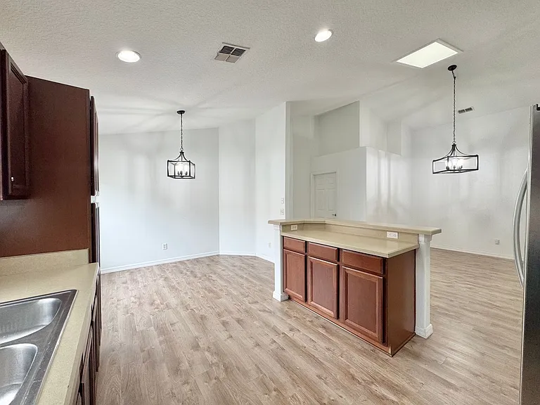 502 Viola Dr — Photo 11