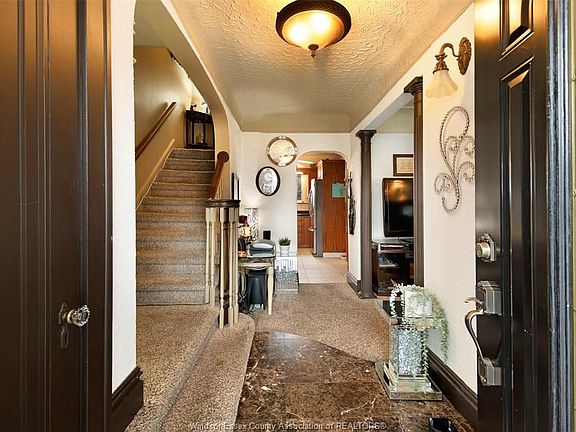 3rd image of 2281 Pelissier St