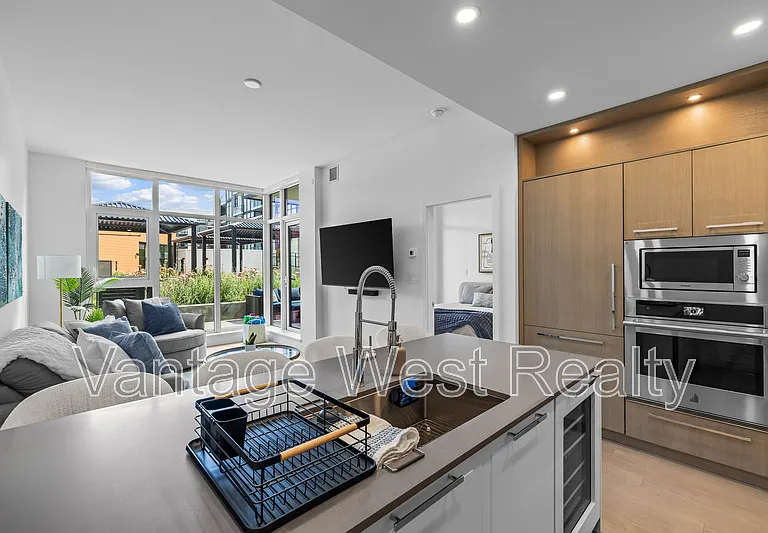 3389 Lakeshore Rd #210 — Photo 4
