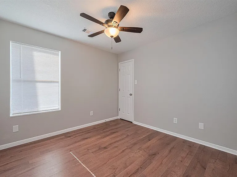 12230 Hawthorne Hill Cir — Photo 40
