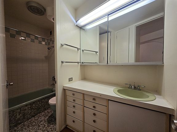 4th image of 300 N State St APT 2626