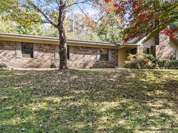 5401 Northwood Lake Dr E, Northport, AL 35473