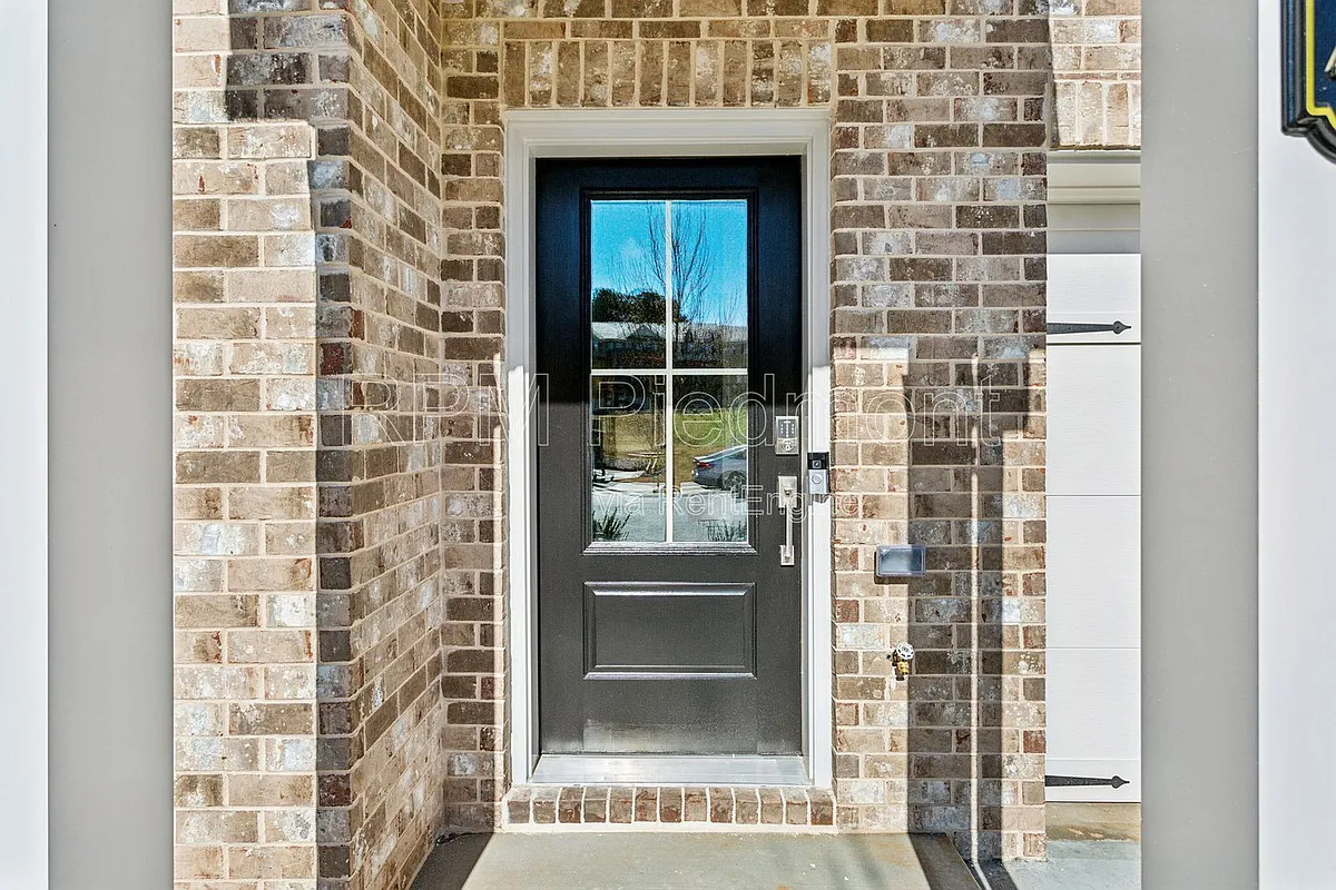 Building Photo - 1604 Halbrook Pl SW