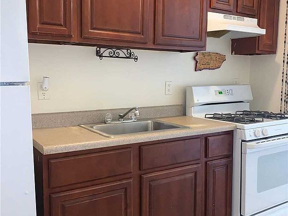 2nd image of 1001 Ward Ave APT 1