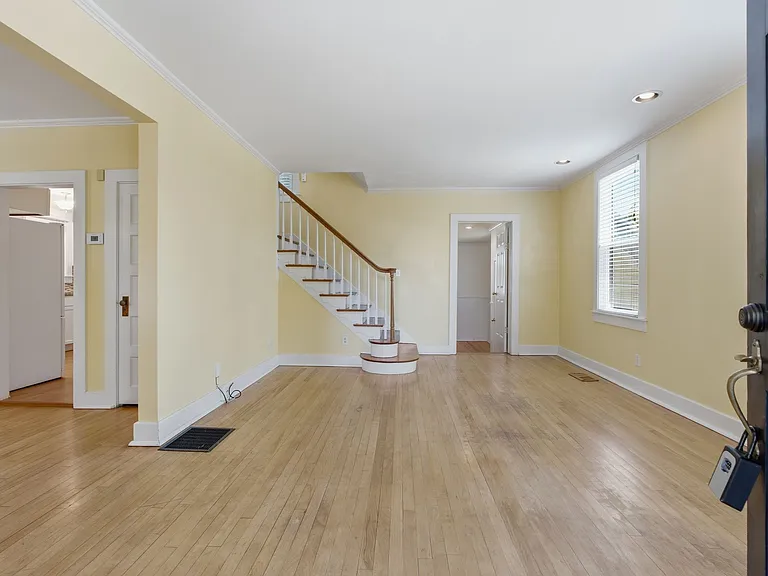 1301 Clarke St — Photo 5