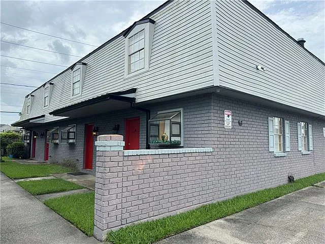 63 Carriage Ln #B — Photo 2