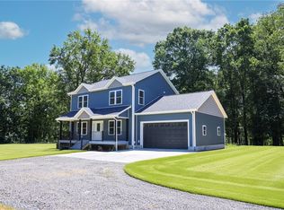 26 Albion Ln, Grove City, PA 16127