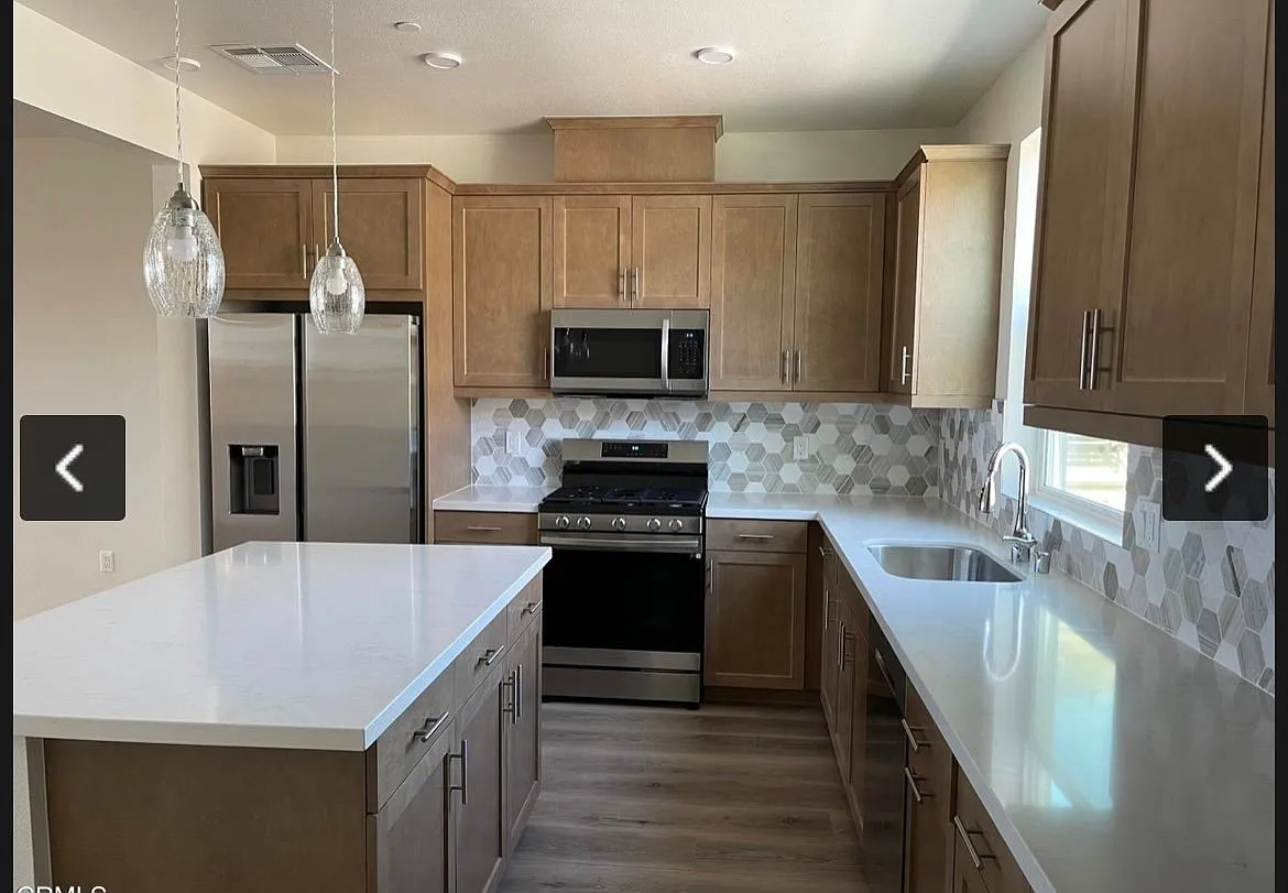 Beautiful 4 Bed 3.5 Bath Townhouse in Oxnard | Available 8/17/2026 | $4300 rent | 633 Winchester Dr — Photo 2