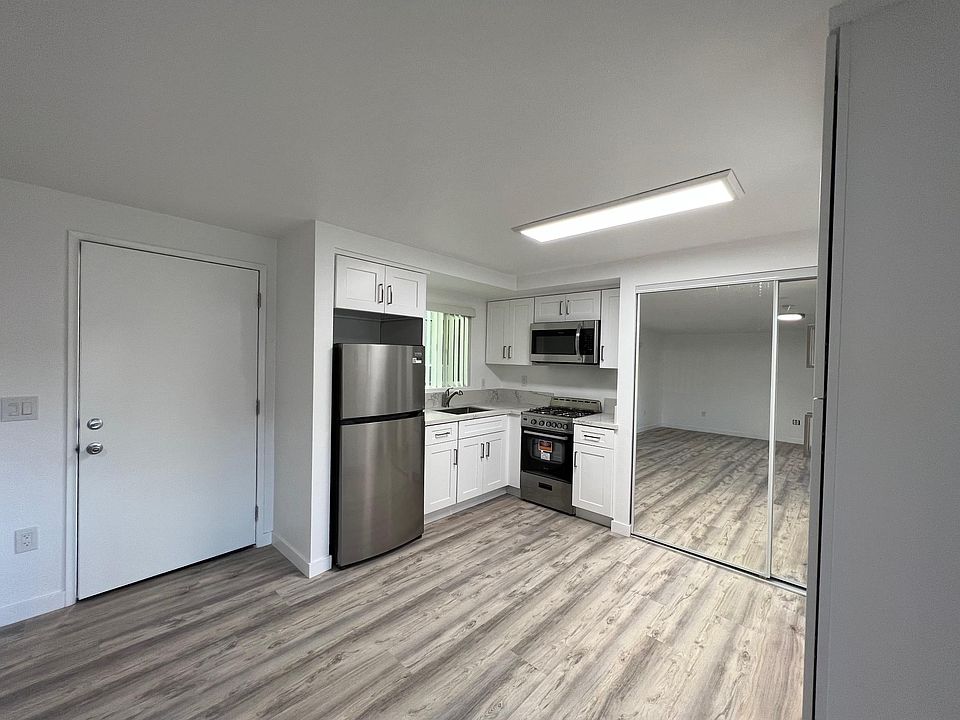 Brand New Full kitchen