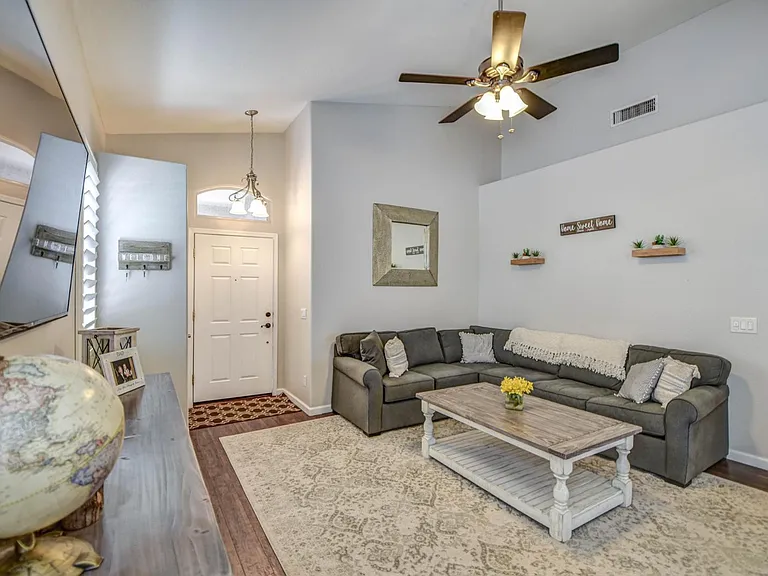 2567 E Brooks St — Photo 13