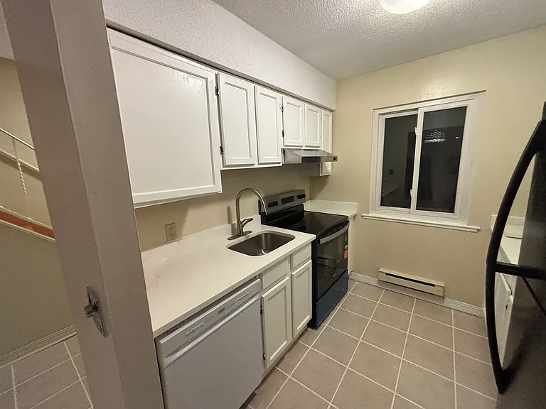 11 King Arthur Dr #5G — Photo 6