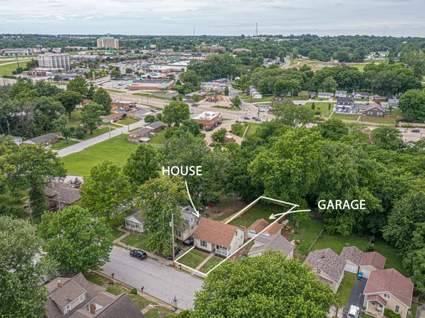 1155 Hall St, Saint Charles, MO 63301