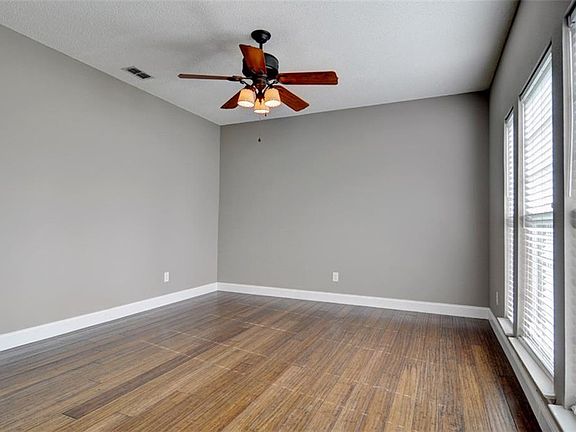 4th image of 4503 Queenswood Dr