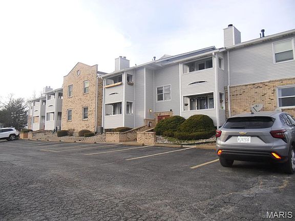 2nd image of 2574 Parkview Dr APT 4