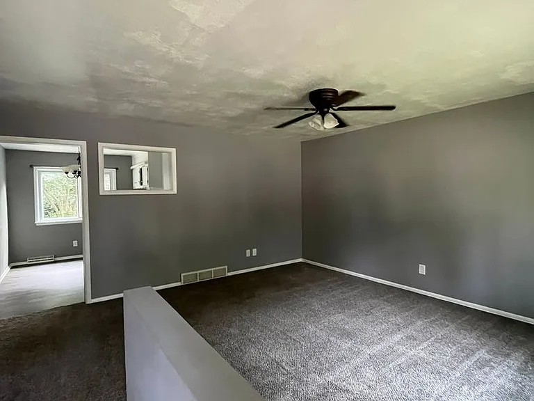 1103 Willow Dr — Photo 3
