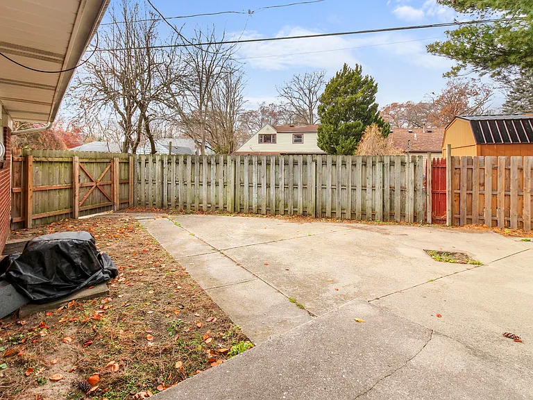 2270 Wernert Ave — Photo 27