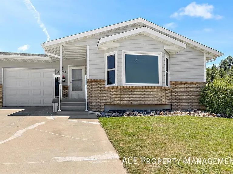 3738 Park Dr — Photo 2