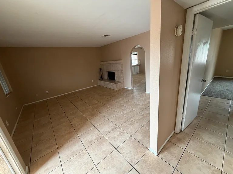 7979 W Devonshire Ave — Photo 2