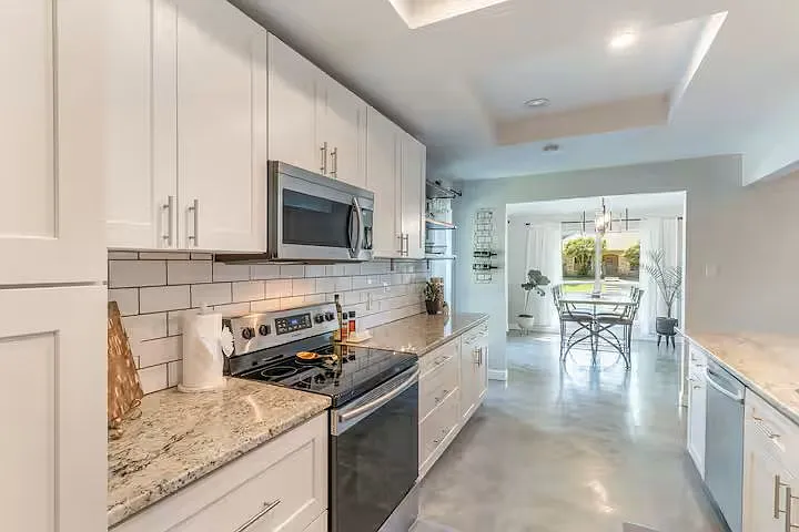 506 Wildwood Ln — Photo 3