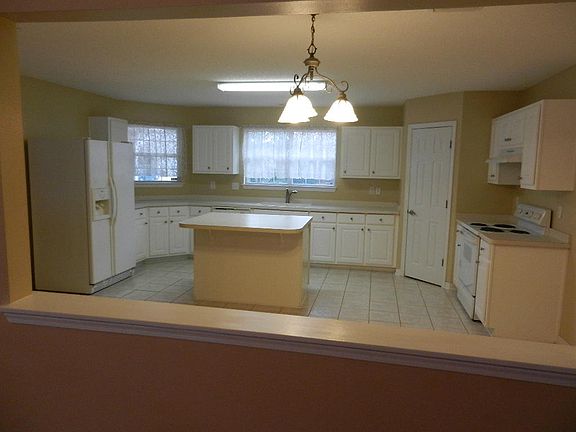 3rd image of 6454 Garden Dr