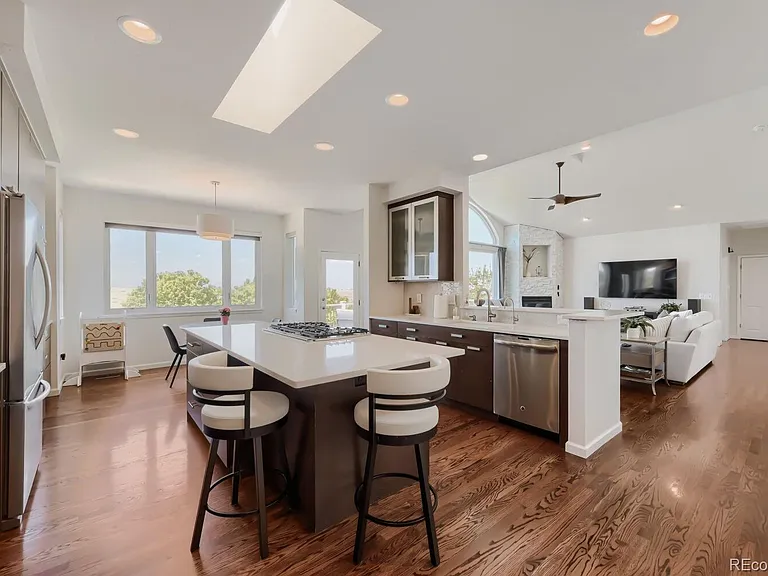 21037 E Nichols Pkwy — Photo 10