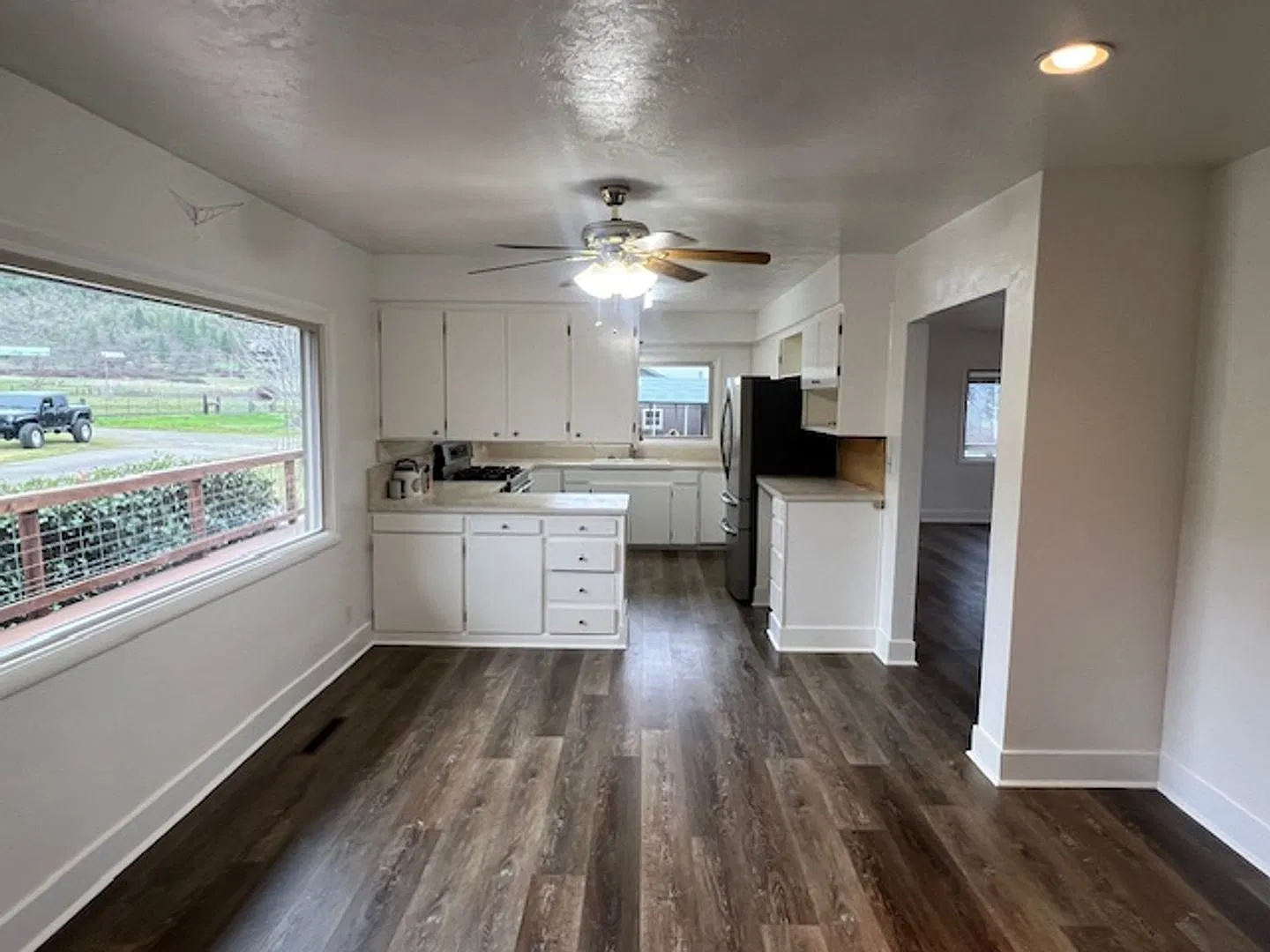 Private Country Retreat With A Pool & Acreage A 4-H & Ffa Dream — Photo 3