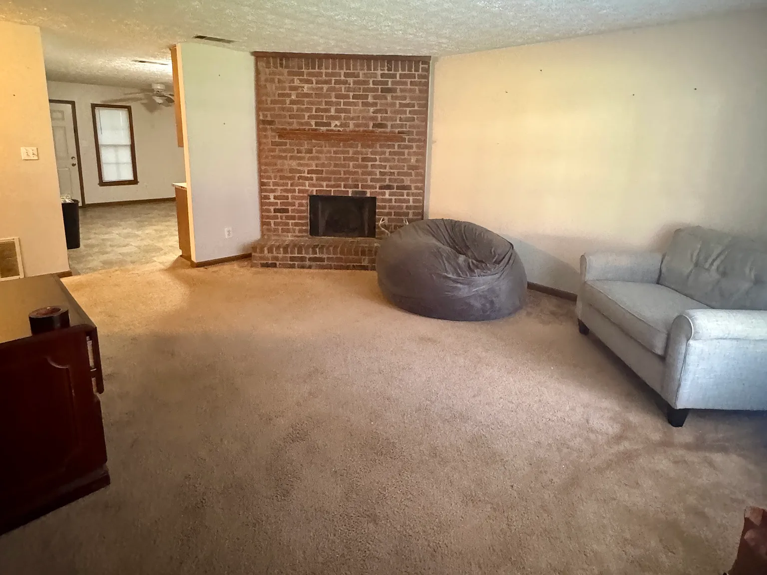 2 bed, 1.5 bath, 2160 sqft, $1,200 — Photo 2