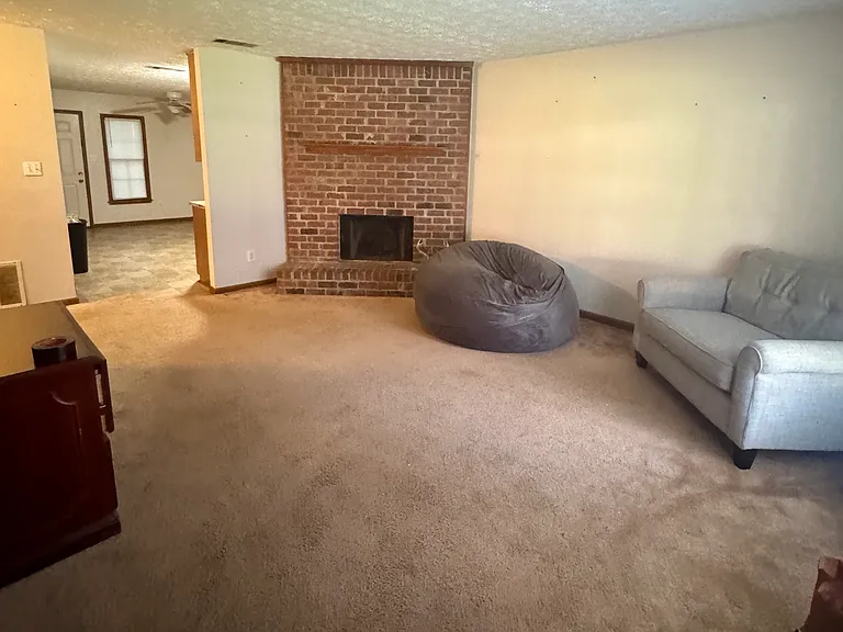 120 Belle Dr — Photo 2