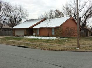 1105 W Queens Pl, Broken Arrow, OK 74012