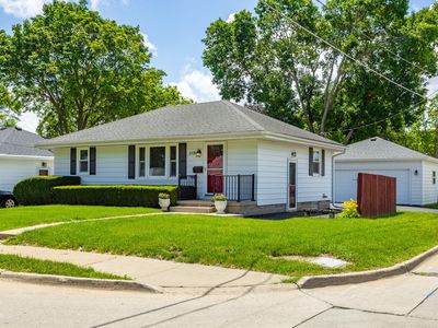 2536 E 41st Ct, Des Moines, IA, 50317