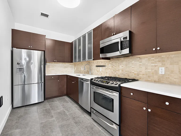 25 McWilliams Pl — Photo 3