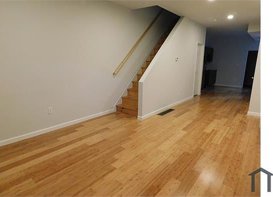 4th image of 1926 E Wishart St