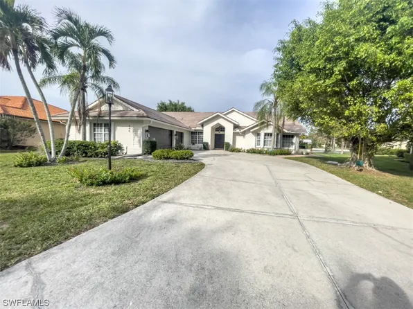 349 Wimbledon Ln, Naples, FL 34104