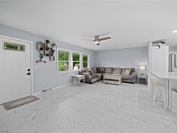 5th image of 10461 Fort Laurens Rd NW
