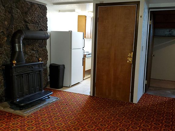 3rd image of 609 Linden Dr