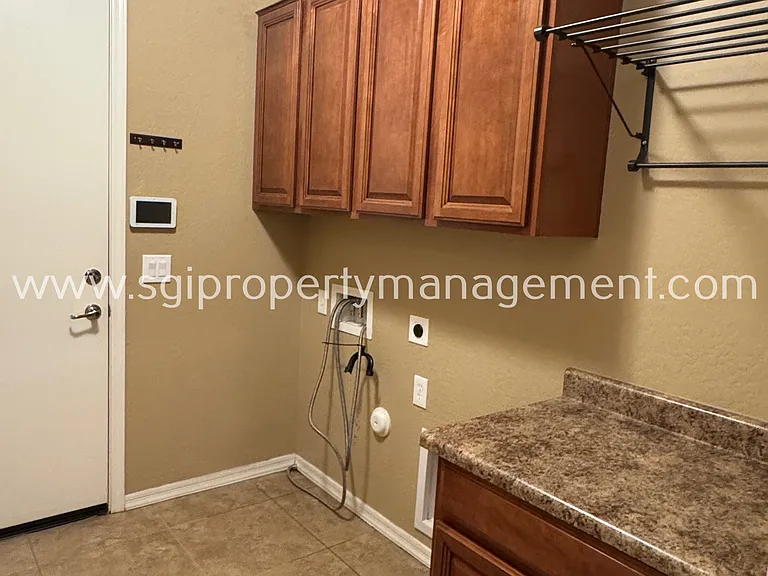 135 W Yellow Wood Ave — Photo 10