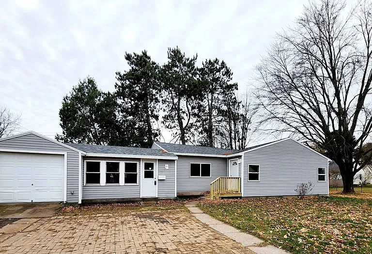 119 Grace St — Photo 13