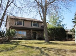 9401 Wentlock Rd, Woodbury, MN 55125