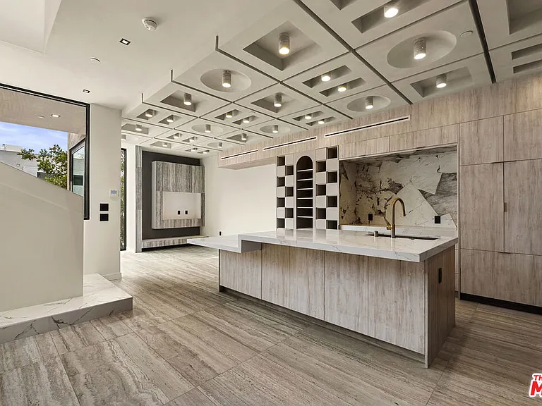 1021 N Ogden Dr #Penthouse 6 — Photo 2